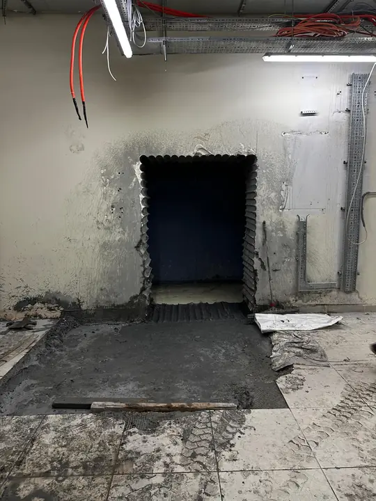 Perde duvarda dizi karotla kapı boşluğu açma